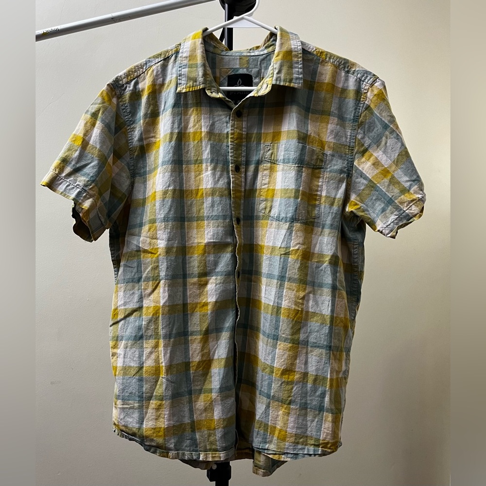 Men’s prana button down short sleeved shirt. Multi colored size Large